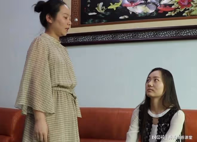 大嫂總發朋友圈僅我老公可見,我疑倆人有貓膩,得知實情我打上門