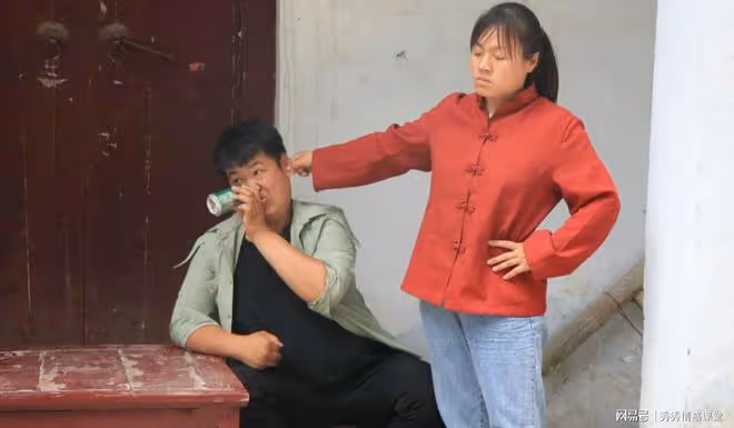 小姨和小姨父吵了一輩子，有一天小姨不吵了，小姨父卻不習慣了