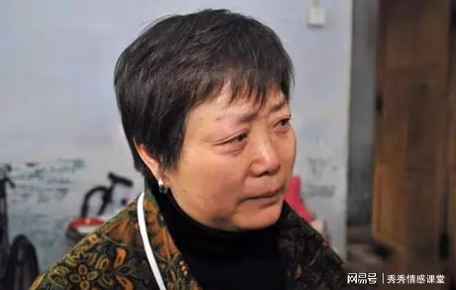 保姆吃僱主家兩隻蝦，遭僱主罵，隨後買5斤償還，僱主顏面掃地