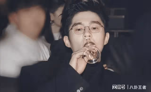 我天,劉昊然禿了!麥家大呼認不出!為了陳思誠電影《解密》拼了