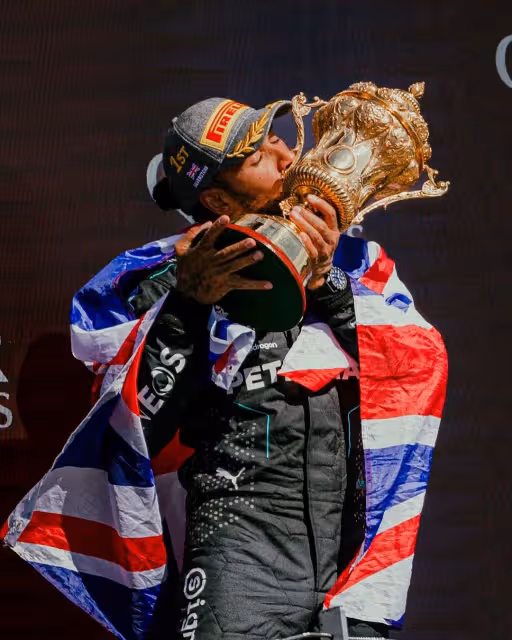 漢米爾頓F1英國站奪冠　打破945天冠軍荒戴IWC喜極而泣