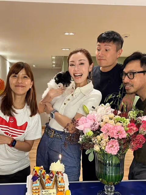 豪門闊太太李嘉欣高調慶生！穿polo衫+牛仔褲，54歲美出新高度