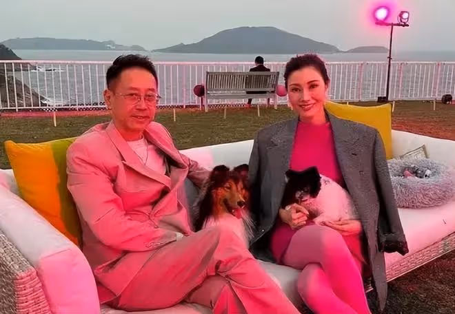 豪門闊太太李嘉欣高調慶生！穿polo衫+牛仔褲，54歲美出新高度