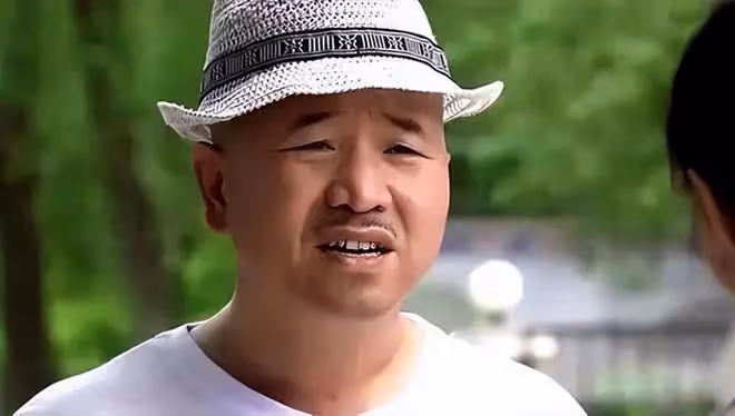 「劉能」又要當爺爺了，兒媳婦結婚才兩個月，曬孕期寫真肚大如籮