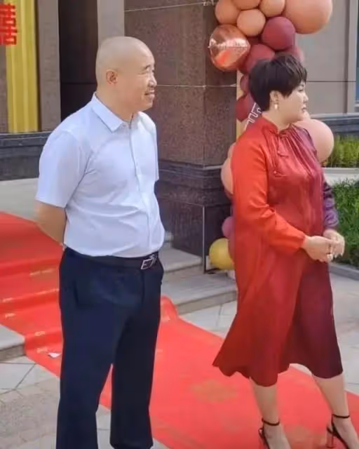 「劉能」又要當爺爺了，兒媳婦結婚才兩個月，曬孕期寫真肚大如籮