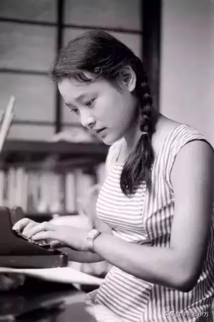 原來早已改國籍,曾上春晚、棄養孩子的她,嫁美國老公後跌落神壇
