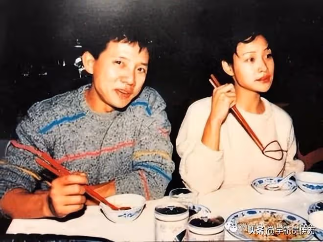 原來早已改國籍,曾上春晚、棄養孩子的她,嫁美國老公後跌落神壇