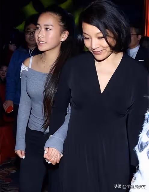 原來早已改國籍,曾上春晚、棄養孩子的她,嫁美國老公後跌落神壇