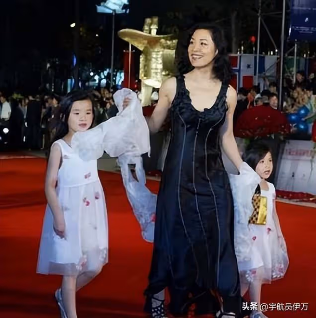 原來早已改國籍,曾上春晚、棄養孩子的她,嫁美國老公後跌落神壇