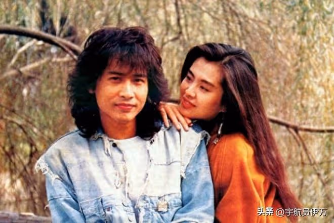 與王祖賢同居15年分手，後娶小24歲同行嬌妻，結婚14年零緋聞