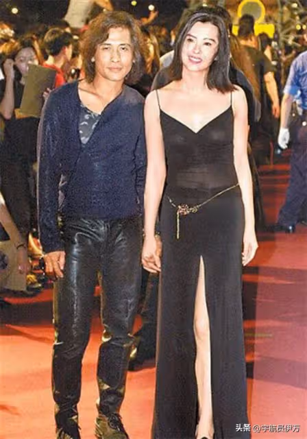與王祖賢同居15年分手,後娶小24歲同行嬌妻,結婚14年零緋聞