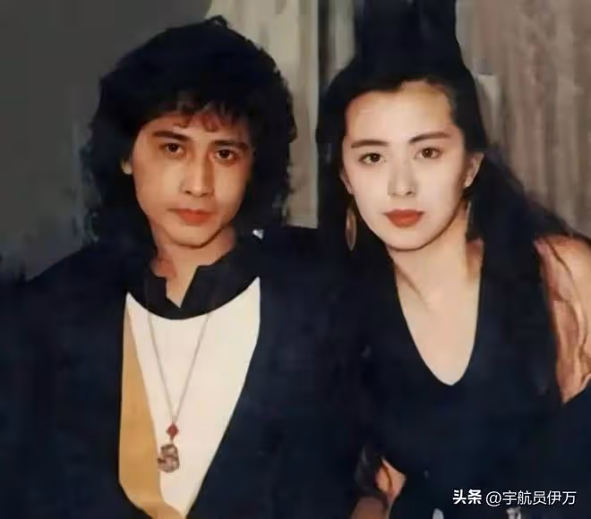 與王祖賢同居15年分手,後娶小24歲同行嬌妻,結婚14年零緋聞