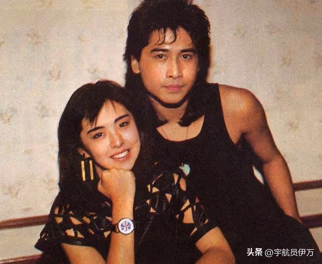 與王祖賢同居15年分手,後娶小24歲同行嬌妻,結婚14年零緋聞