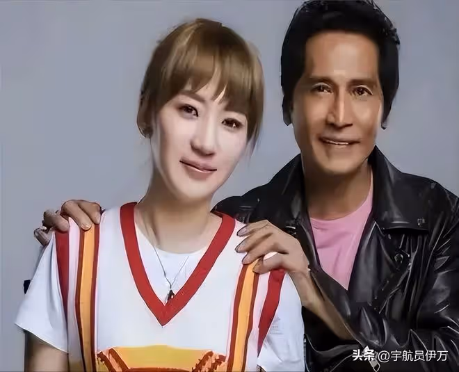 與王祖賢同居15年分手,後娶小24歲同行嬌妻,結婚14年零緋聞