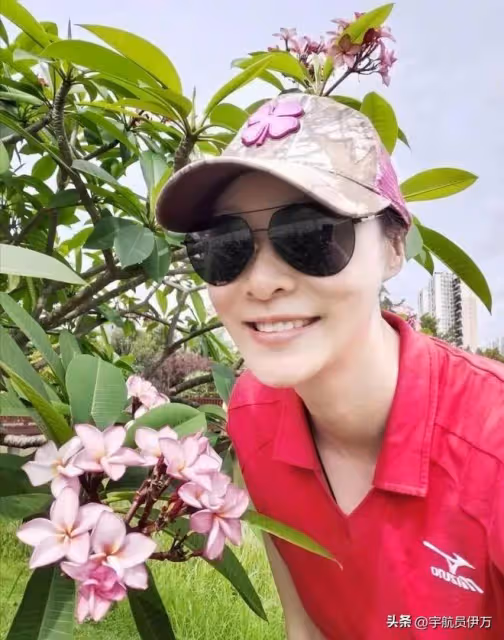 她曾是女排「小郎平」,和姚明傳緋聞,退役後當作家,43歲還沒嫁