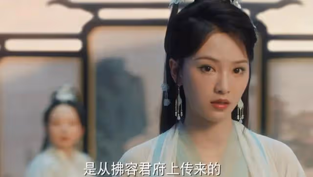 同為武大校花,看到30歲吳倩輸給27歲黃燦燦,才明白啥叫大火靠命