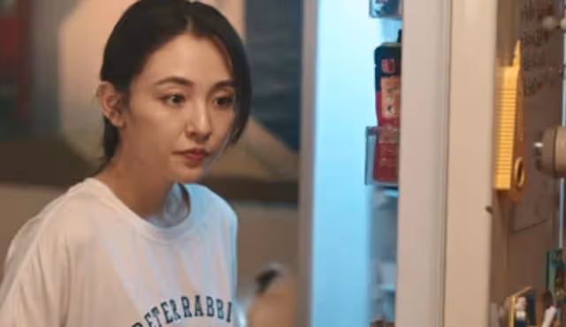 同為武大校花,看到30歲吳倩輸給27歲黃燦燦,才明白啥叫大火靠命