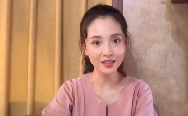 同為武大校花,看到30歲吳倩輸給27歲黃燦燦,才明白啥叫大火靠命