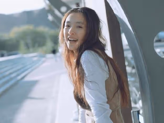 同為武大校花,看到30歲吳倩輸給27歲黃燦燦,才明白啥叫大火靠命