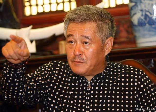 趙本山深夜發文悼念袁德旺:一代笑匠痛失知己,情深意切引共鳴