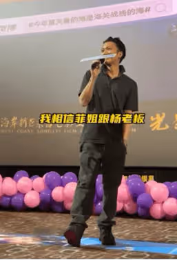 真愛王菲!謝霆鋒收工被喊十周年快樂,本人表情亮了,興奮又嬌羞