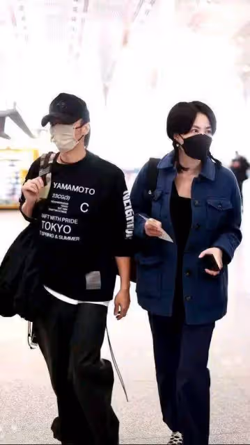 王菲與男人機場親密互動,張柏芝卻怒斥:別再拿我說事!23年恩怨一覽無餘!
