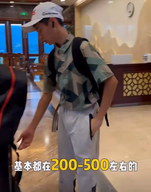 楊威分享兒子學高爾夫費用,直言花了血本,希望看到回本那一天