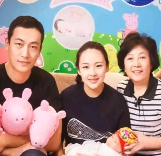 張宏民曬杜憲合照,不刻意扮嫩也沒穿老年裝,端莊得體氣質優雅!