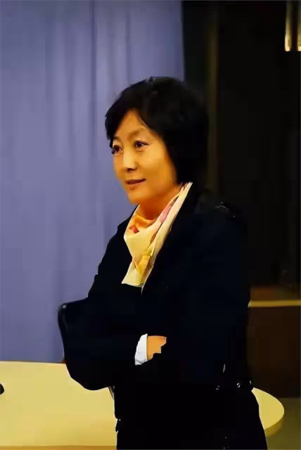 張宏民曬杜憲合照,不刻意扮嫩也沒穿老年裝,端莊得體氣質優雅!
