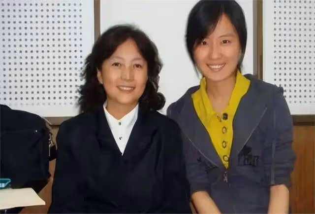 張宏民曬杜憲合照,不刻意扮嫩也沒穿老年裝,端莊得體氣質優雅!