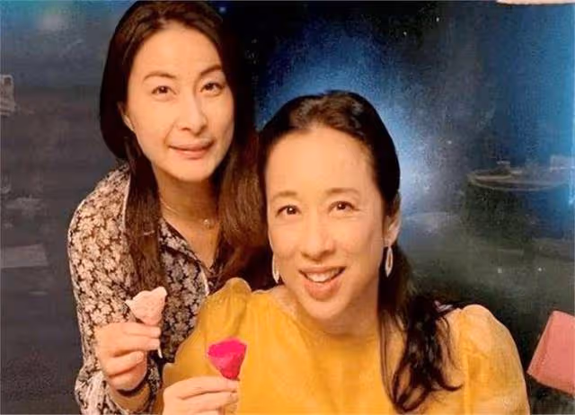 同樣是霍家兒媳,郭晶晶與霍啟剛媽媽,活成了豪門闊太相反的樣子