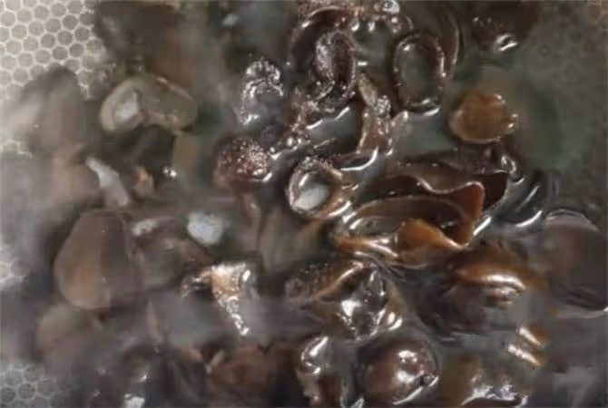 辣根木耳,最好吃的木耳做法,辛辣爽口,一次做一大盤都不夠吃