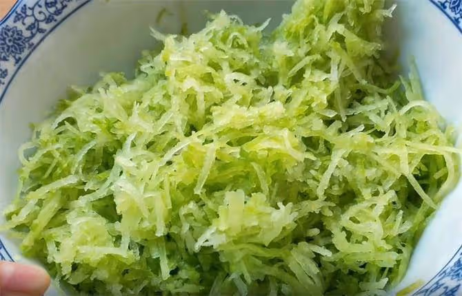 蘿蔔丸子好吃有秘訣,加上這兩樣東西,丸子外酥里軟,一點都不硬