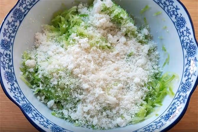 蘿蔔丸子好吃有秘訣,加上這兩樣東西,丸子外酥里軟,一點都不硬