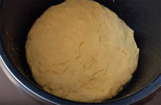 玉米面開水一燙，倒進電飯鍋，不用二次醒發，香甜鬆軟，一次成功