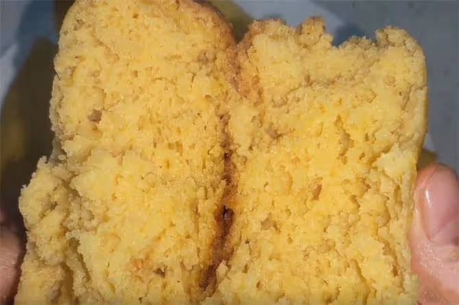 玉米面開水一燙，倒進電飯鍋，不用二次醒發，香甜鬆軟，一次成功