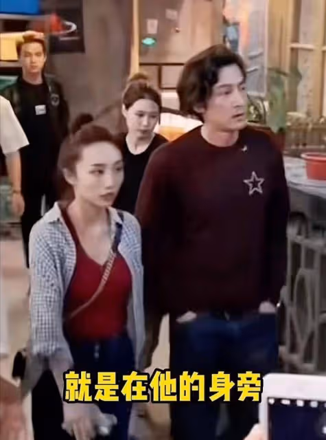 胡歌罕見老婆同框,網友:身高顏值普通,胡歌為何選她作為伴侶?
