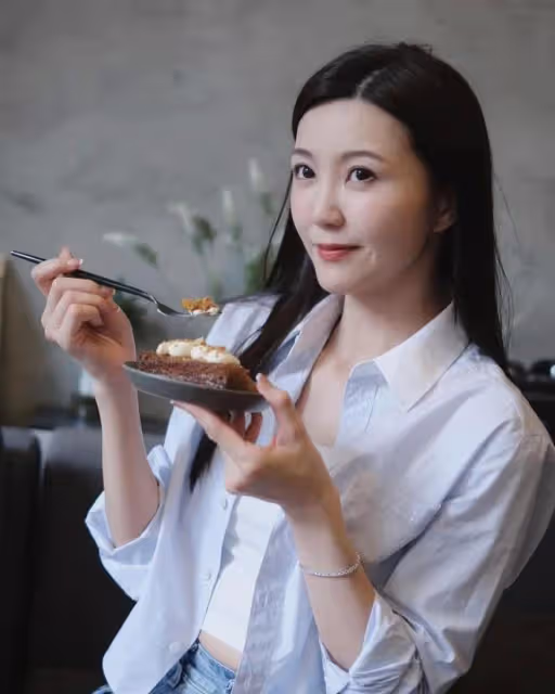 32歲TVB女星發文公審老公,不滿對方接送女員工:撅起尾巴就知你做什麼