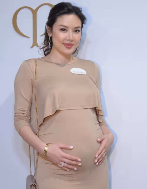 樂基兒微醺後曬美照,她連圖都懶得修,42歲的她活得好真實