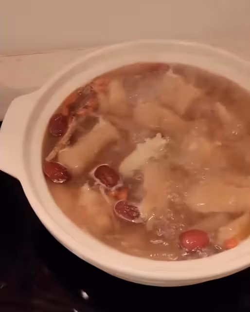 大S家的保姆,給玥兒做的菜看著好高級,煲的湯似乎很好喝