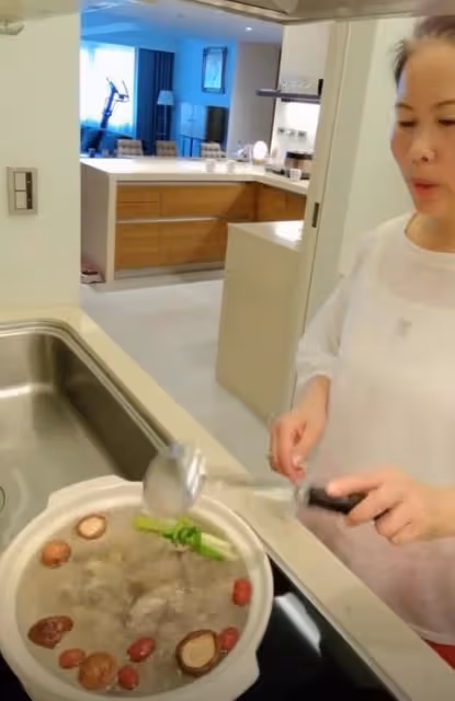 大S家的保姆,給玥兒做的菜看著好高級,煲的湯似乎很好喝