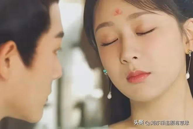 《長相思2》直到瑲玹爬上小夭的床，才發現，四個男人結局都悲