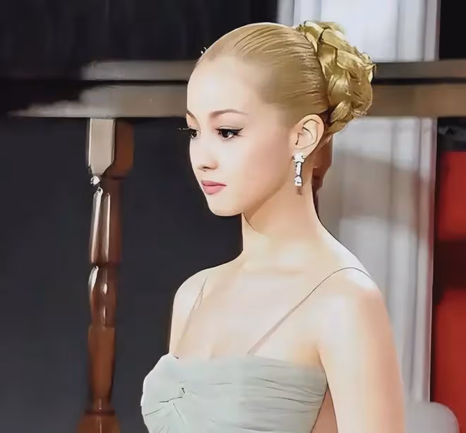 「亞洲第一美人」卻自甘隨落，丈夫同房一次50萬，現在什麼下場？