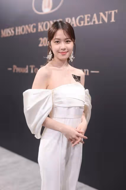 TVB純情女星演視帝女兒直呼緊張,被指豬膽鼻變尖長,稱最不滿粗腿