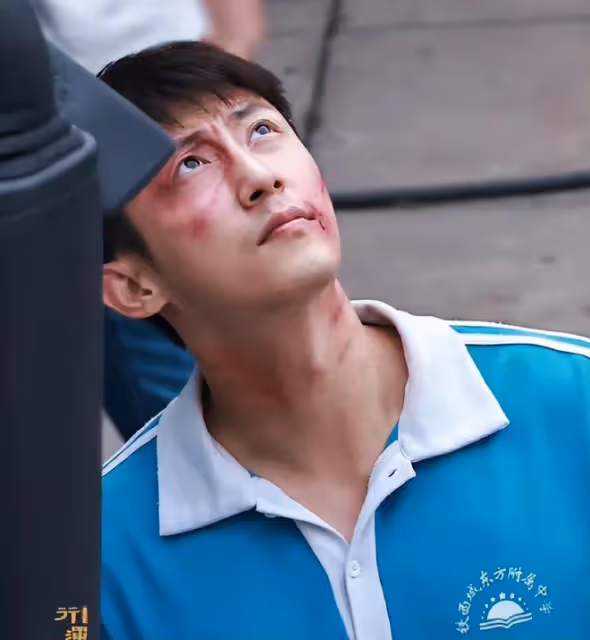 《煙花少年》:太兒戲了?一個敢演、一個敢拍,你真敢看嗎?