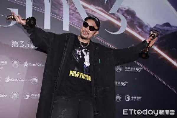 熱狗自曝「怒甩無聲麥克風」影片　認性格變了：現在看有點難為情