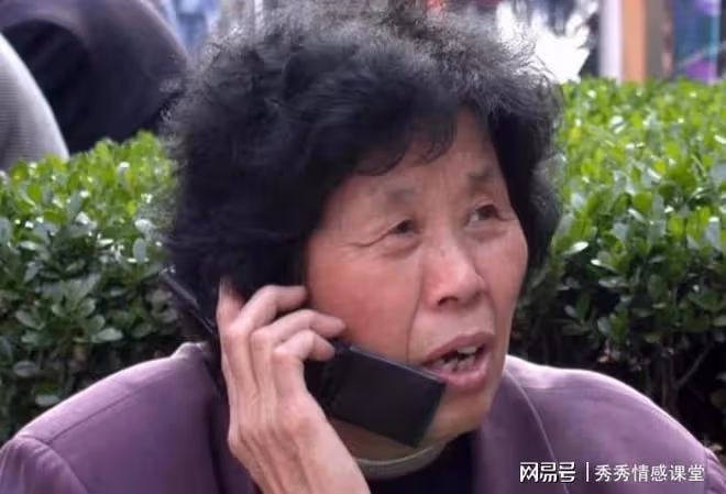 故鄉老宅子要賣,我回家做最後告別,晚上發小一頓飯讓我崩潰了