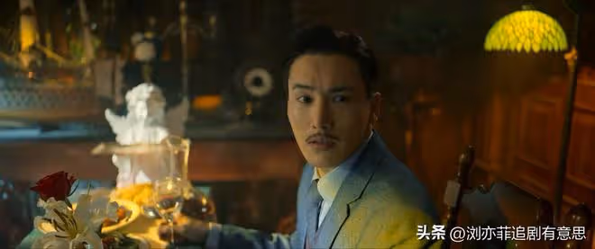 《孤城迷戰》直到她穿上這身旗袍,毆孝安都不知,美人計誘惑奏效