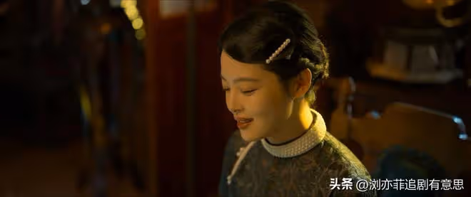 《孤城迷戰》直到她穿上這身旗袍,毆孝安都不知,美人計誘惑奏效