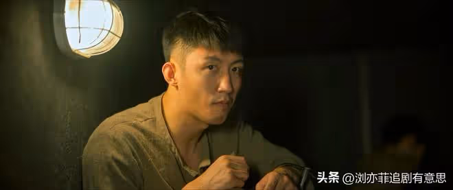 《孤城迷戰》直到她穿上這身旗袍,毆孝安都不知,美人計誘惑奏效